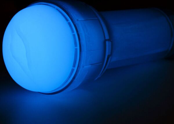 Αυνανιστήρι Kiiroo FeelGlow με ημιδιαφανή θήκη, κολπικού τύπου άνοιγμα και διάφανη εξωτερική θήκη
