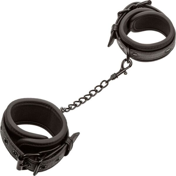 Μαύρες χειροπέδες καρπού CalExotics Nocturnal Wrist Cuffs με τη μεταλλική αλυσίδα τους