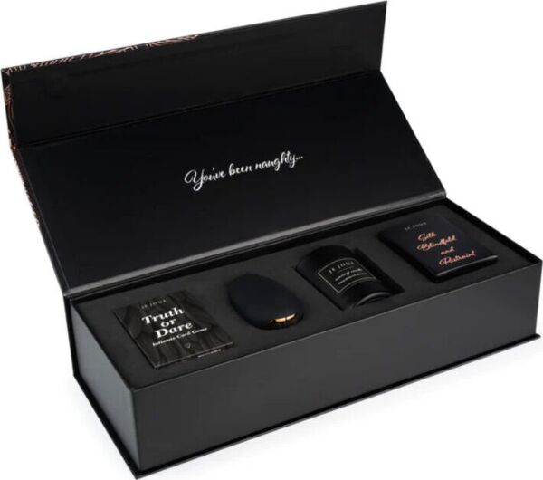 Σετ δώρου για ζευγάρια Je Joue Naughty Gift Set με τον δονητή Mimi, το κερί μασάζ, τη σατέν ταινία και το παιχνίδι με κάρτες