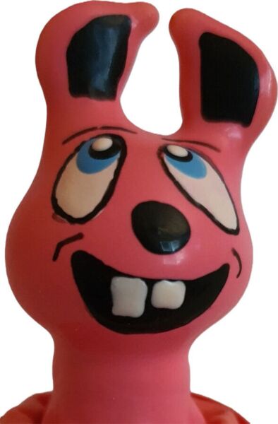 Αποκριάτικο προφυλακτικό Condomerie Laughing Pink Hare με έναν ροζ λαγό ζωγραφισμένο στο χέρι