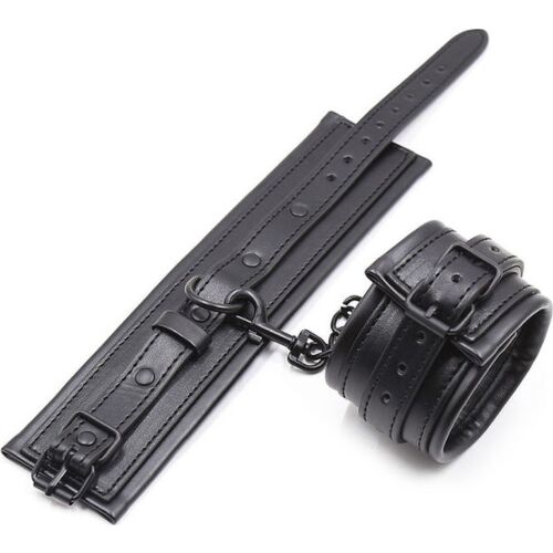 Χειροπέδες Ohmama Fetish ρυθμιζόμενες από PVC για ερωτικά παιχνίδια